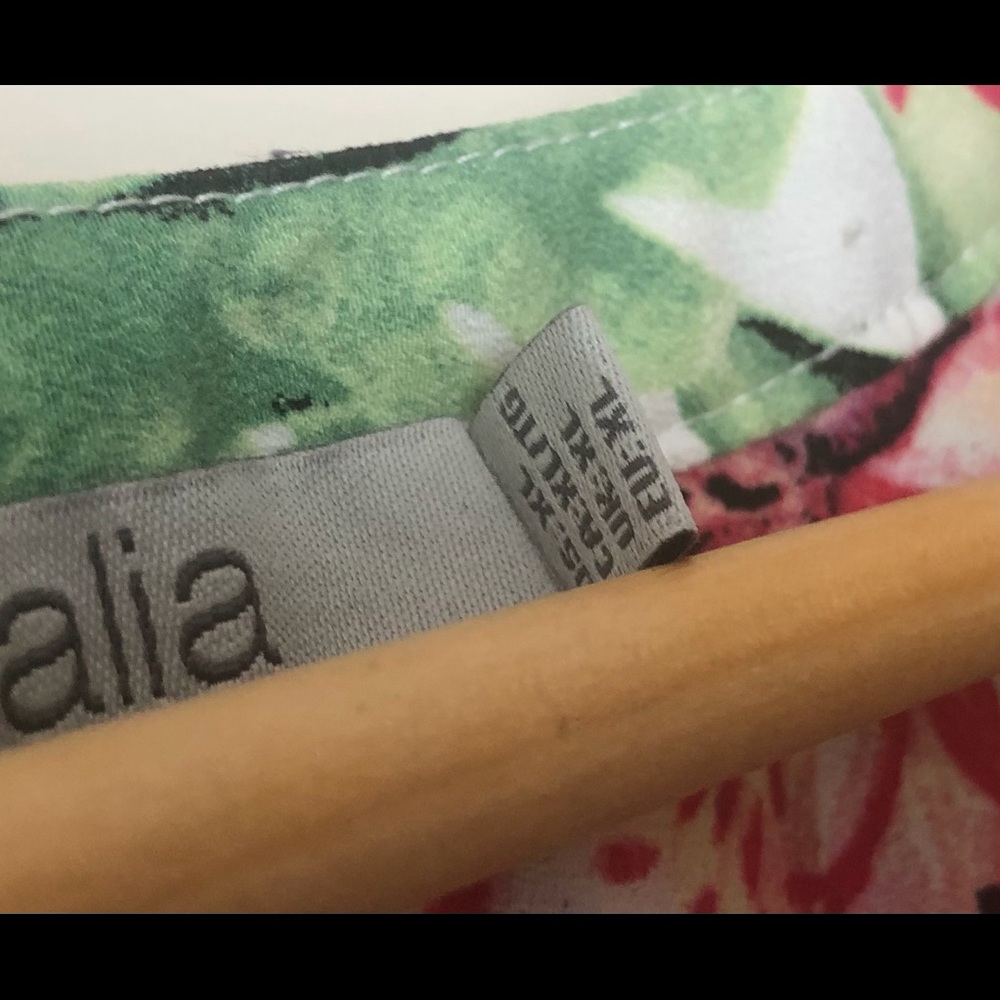 HAWAIIAN PRINT SLEEVELESS TOP - Picture 5 of 5
